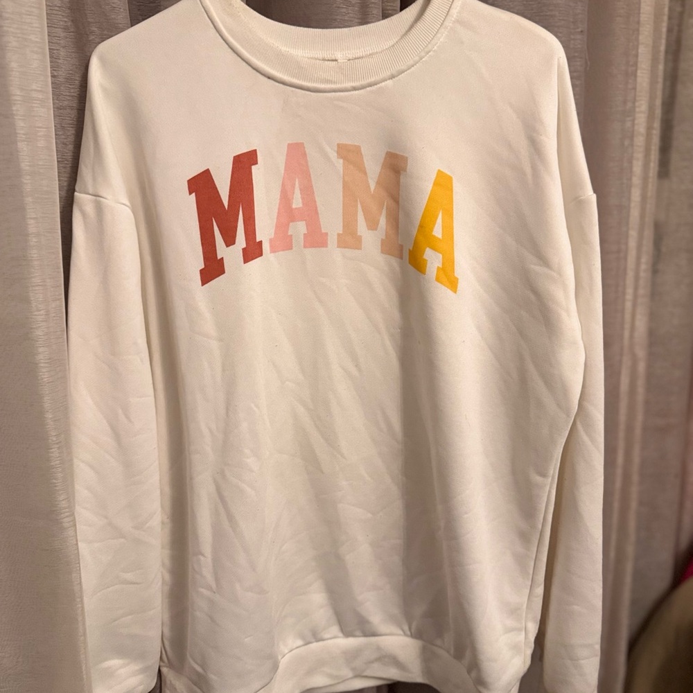 White crewneck with MAMA Print